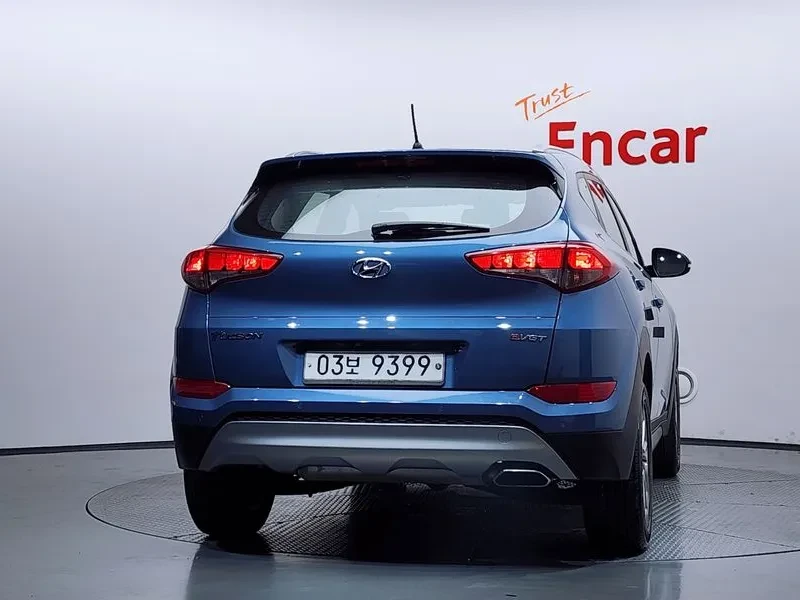 Hyundai Tucson 1.7 2WD MODERN, снимка 4 - Автомобили и джипове - 55796698