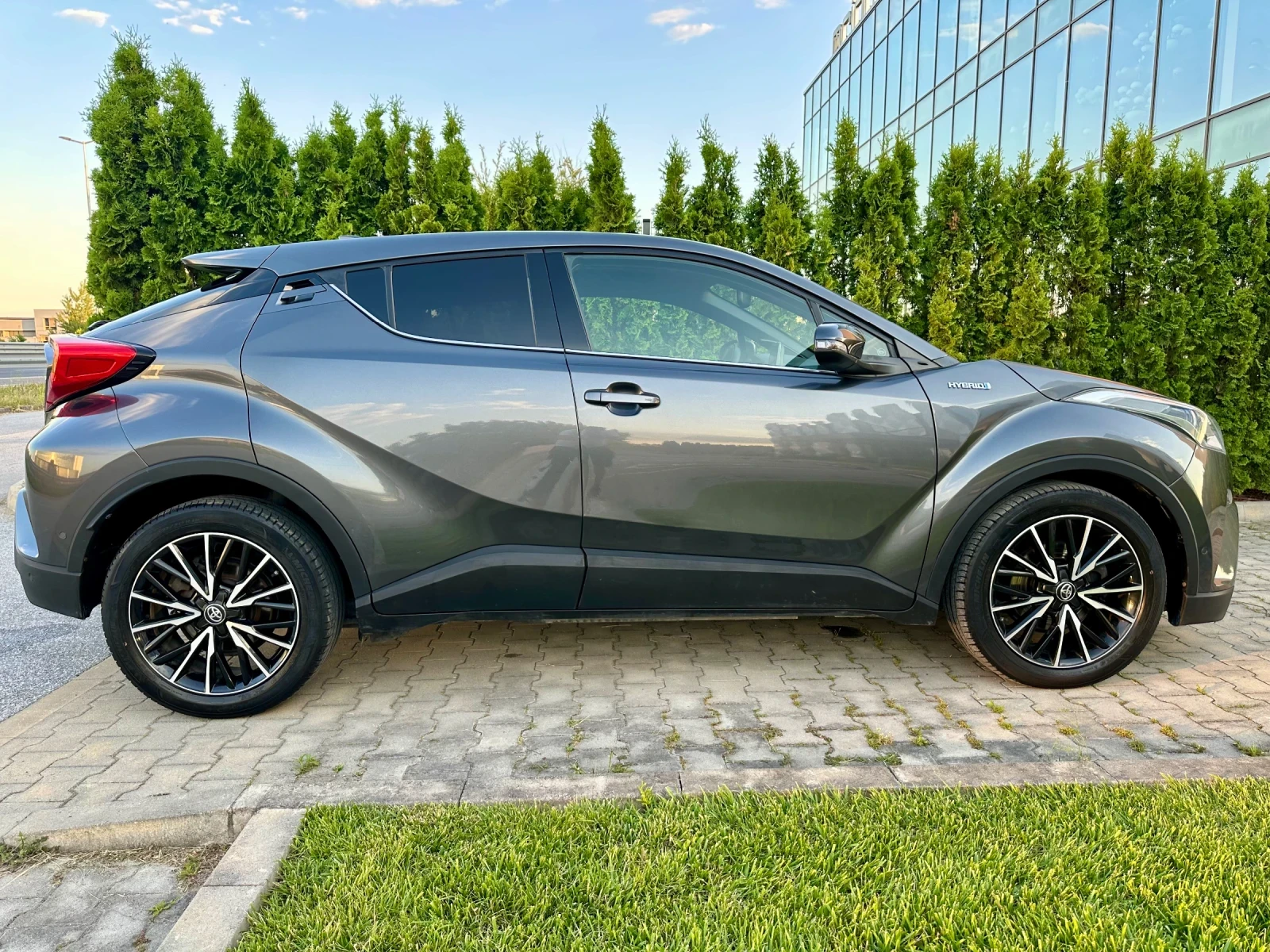 Toyota C-HR ЛИЗИНГ! 1.8 Hybrid разход 5/100км. EURO 6B - изображение 8