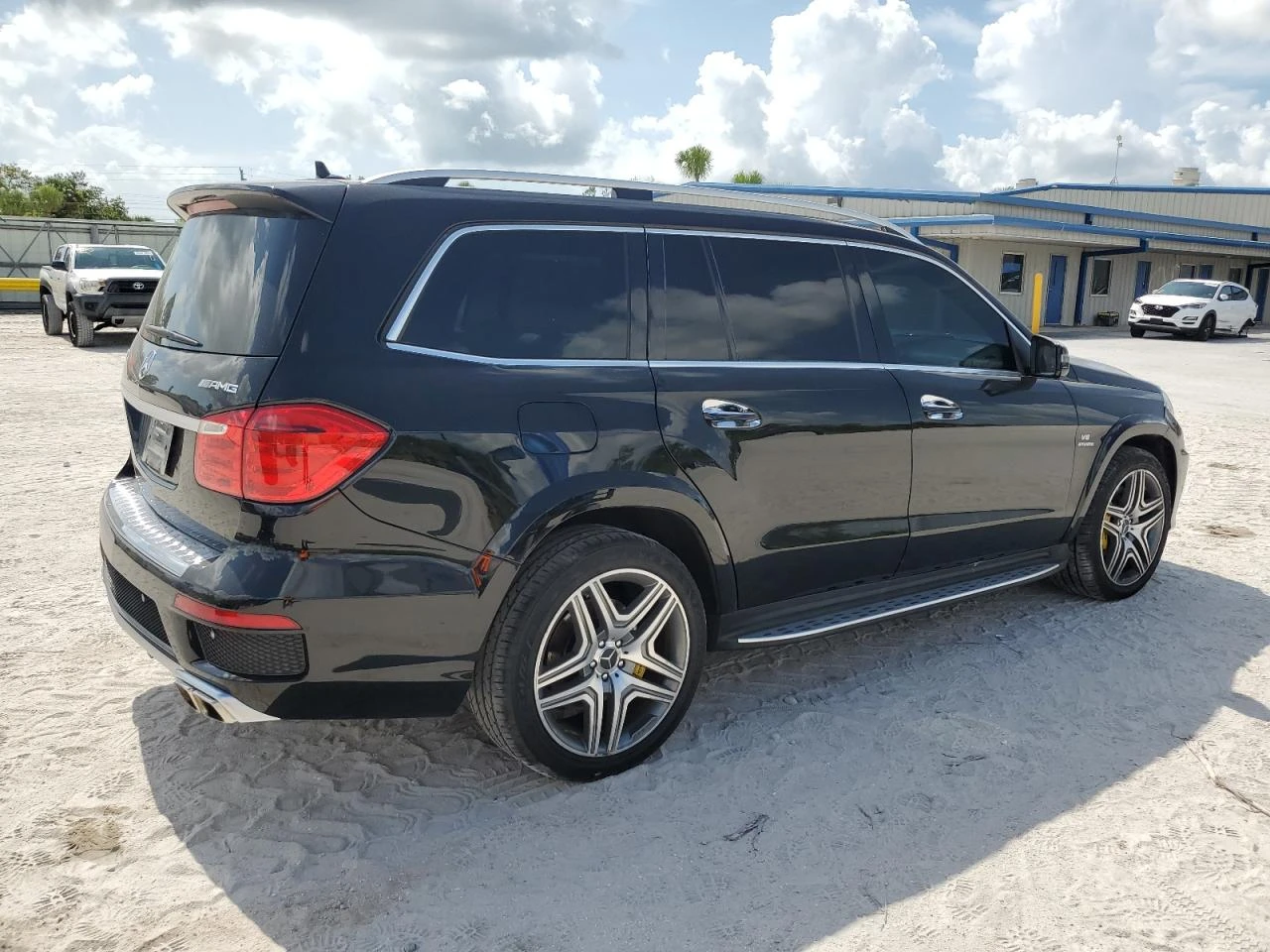 Mercedes-Benz GL 63 AMG  - изображение 2