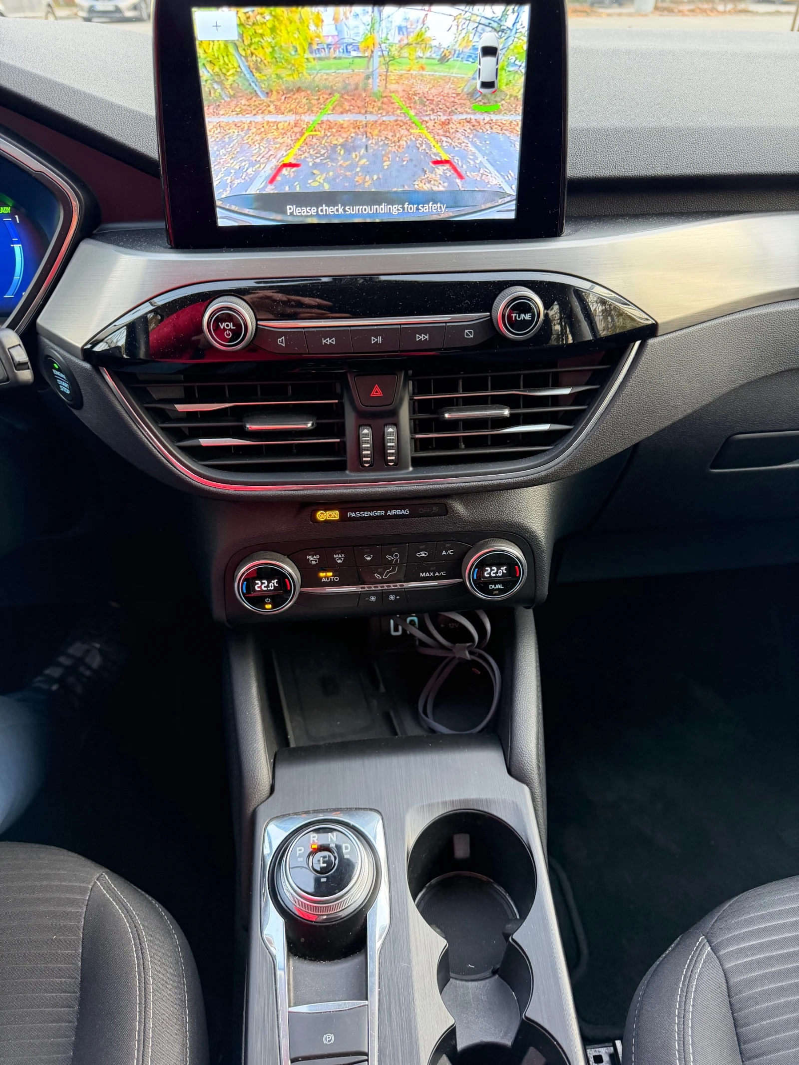 Ford Kuga Titanium Hybrid - изображение 10