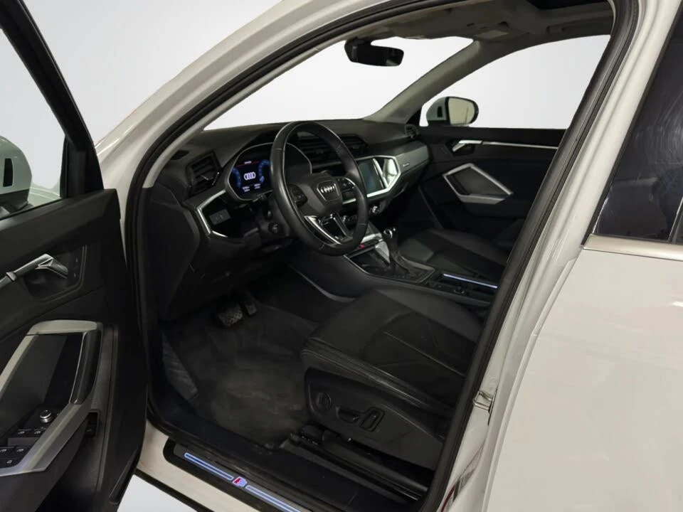 Audi Q3 45TFSI Premium Plus S Line АвтоКредит (ЦЕНА ДО БГ), снимка 3 - Автомобили и джипове - 53978898