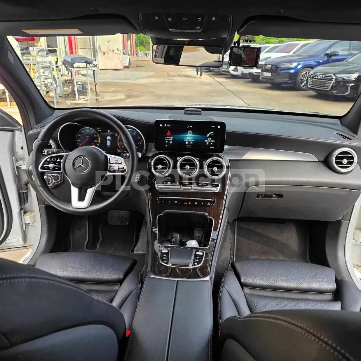 Mercedes-Benz GLC 300 4MATIC| DISTRONIC| КАМ| ПОДГРЕВ| ПАНО| ТЕХНОТЕСТ, снимка 2 - Автомобили и джипове - 54740902