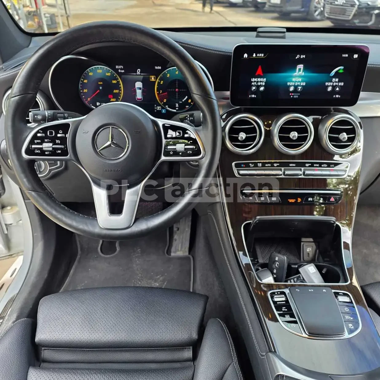 Mercedes-Benz GLC 300 4MATIC| DISTRONIC| КАМ| ПОДГРЕВ| ПАНО| ТЕХНОТЕСТ, снимка 10 - Автомобили и джипове - 54740902