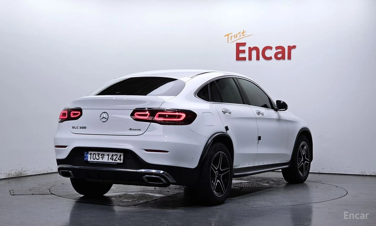 Mercedes-Benz GLC 300 AMG* LINE* COUPE* ОБДУХВАНЕ* ДИСТРОНИК* ХЕДЪП* , снимка 2 - Автомобили и джипове - 55342274