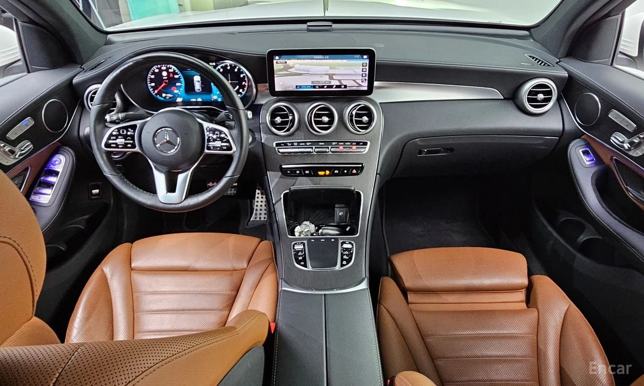 Mercedes-Benz GLC 300 AMG* LINE* COUPE* ОБДУХВАНЕ* ДИСТРОНИК* ХЕДЪП* , снимка 6 - Автомобили и джипове - 55342274