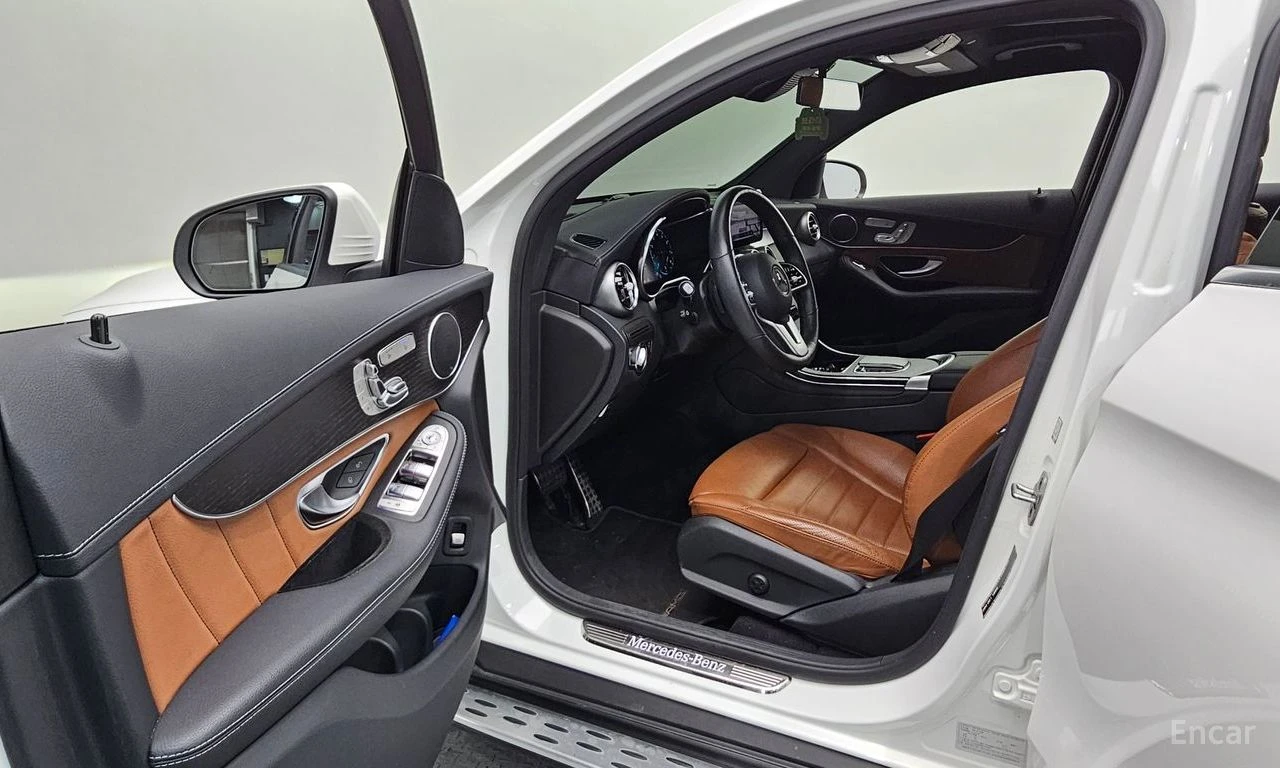 Mercedes-Benz GLC 300 AMG* LINE* COUPE* ОБДУХВАНЕ* ДИСТРОНИК* ХЕДЪП* , снимка 5 - Автомобили и джипове - 55342274
