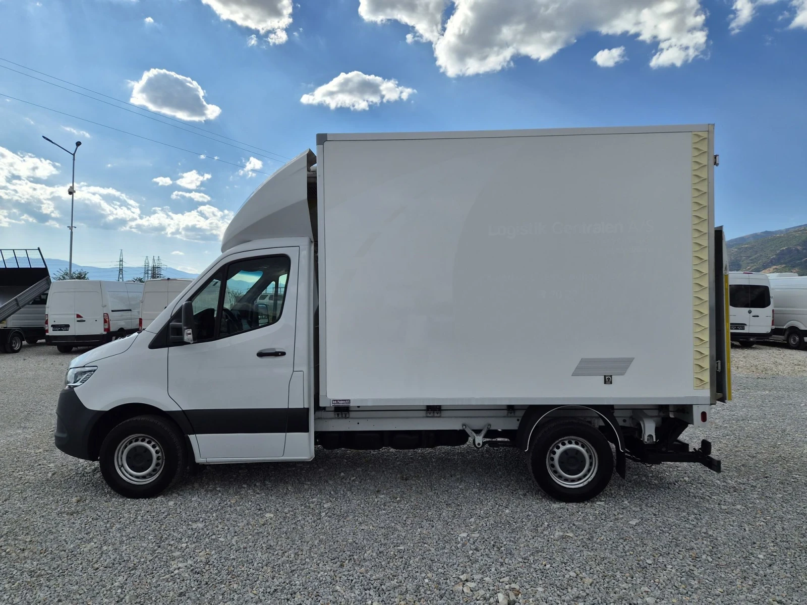 Mercedes-Benz Sprinter 317 CDI * Хладилен * Автомат* П.Борд* Нави* LED* , снимка 2 - Бусове и автобуси - 55727850