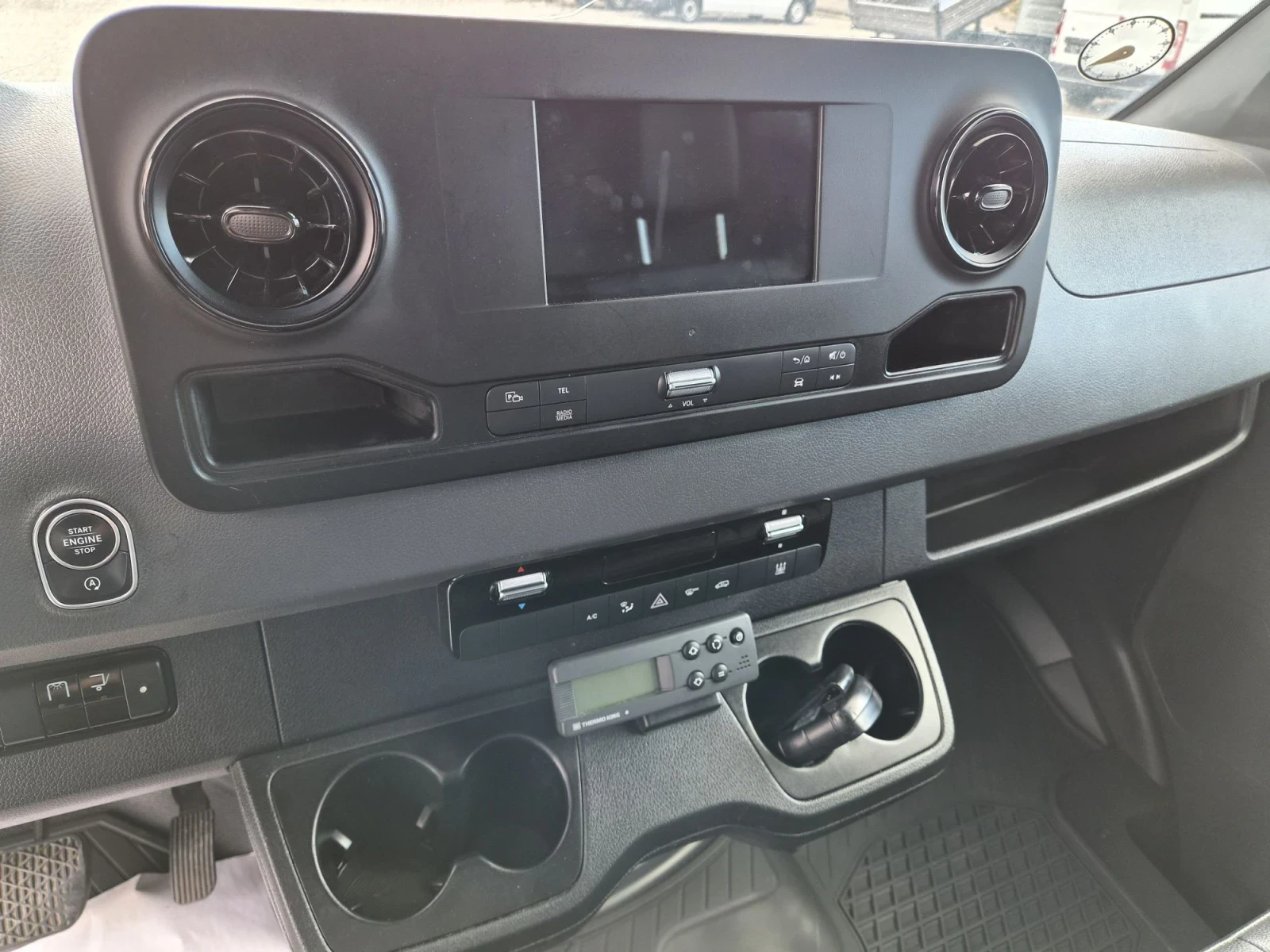 Mercedes-Benz Sprinter 317 CDI * Хладилен * Автомат* П.Борд* Нави* LED* , снимка 11 - Бусове и автобуси - 55727850
