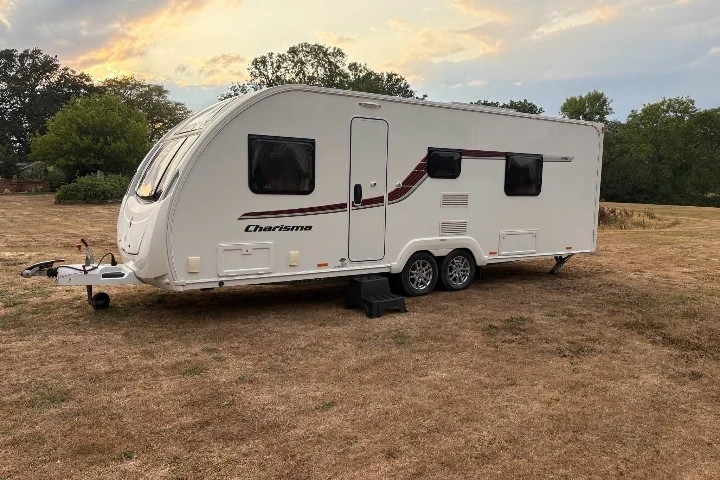 Каравана Swift 630 CHARISMA, снимка 2 - Каравани и кемпери - 56060867