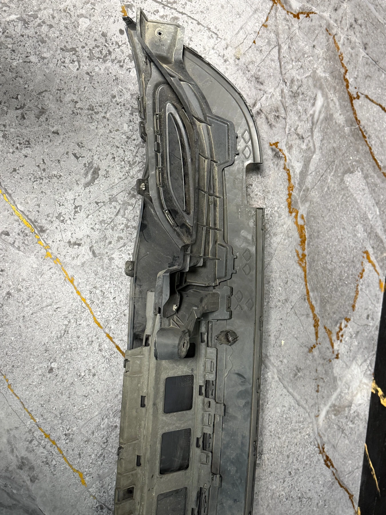 Заден дифузьор за Mercedes-Benz C-Class W205 ОРИГИНАЛЕН, снимка 2 - Части - 54442344