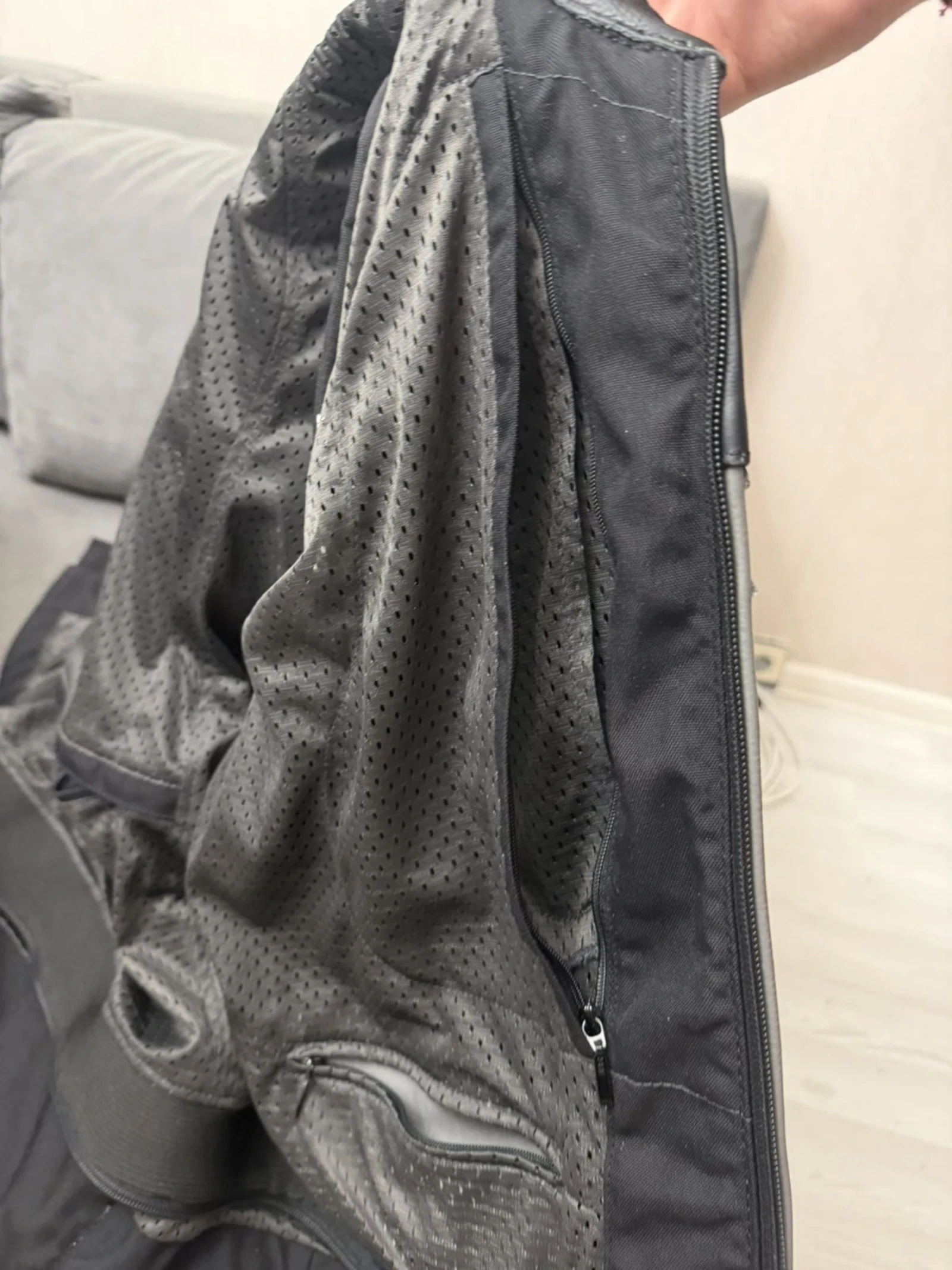 ����� ���� ��� DAINESE | Mobile.bg � ����������� 9