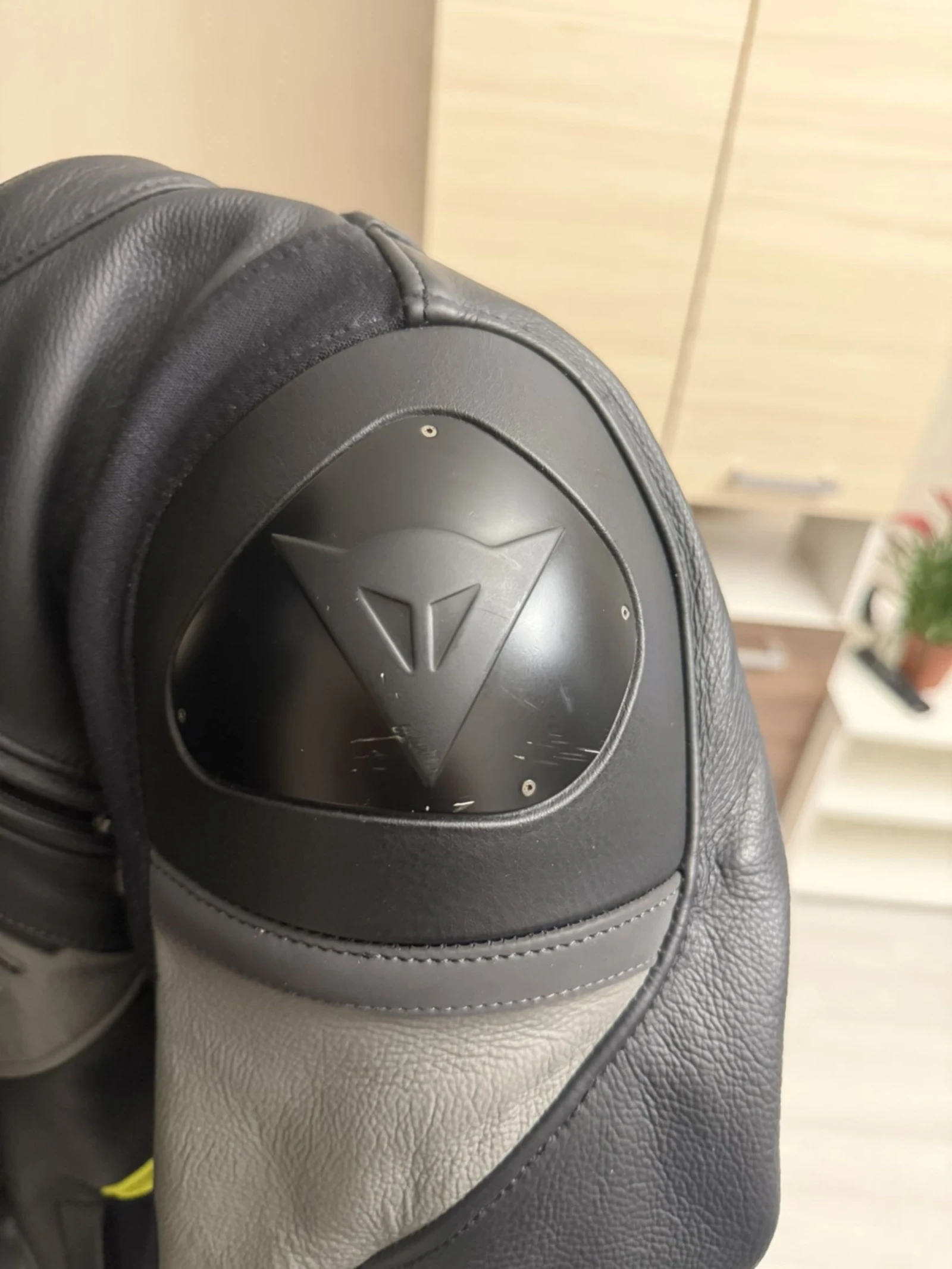 ����� ���� ��� DAINESE | Mobile.bg � ����������� 10