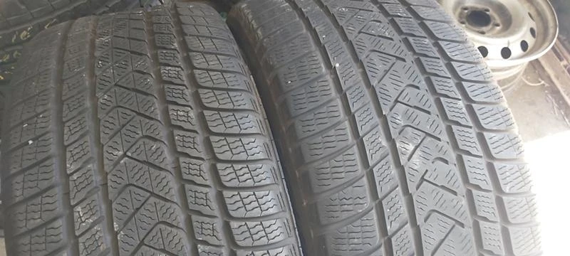 Гуми Зимни 275/40R19, снимка 1 - Гуми и джанти - 33539382