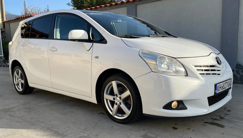 Toyota Verso 2.0 d4d, снимка 6 - Автомобили и джипове - 46356160