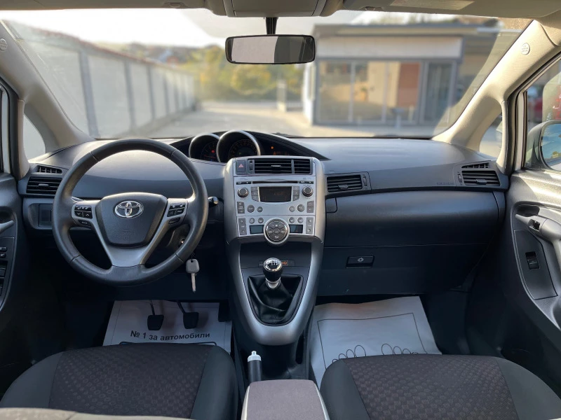 Toyota Verso 2.0 d4d, снимка 8 - Автомобили и джипове - 46356160