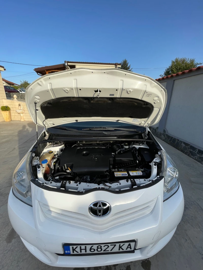 Toyota Verso 2.0 d4d, снимка 15 - Автомобили и джипове - 46356160