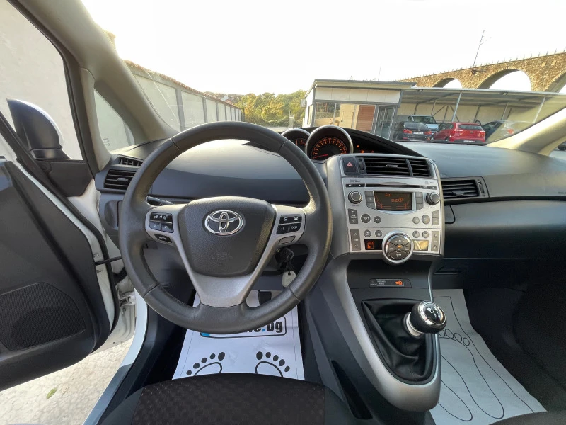 Toyota Verso 2.0 d4d, снимка 9 - Автомобили и джипове - 46356160