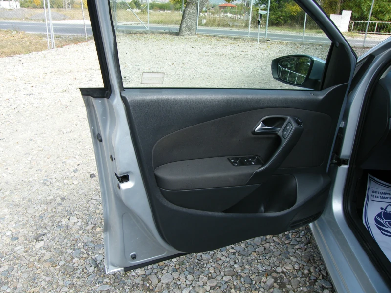 VW Polo 1.4i GAZ инжекцион, снимка 7 - Автомобили и джипове - 52129288