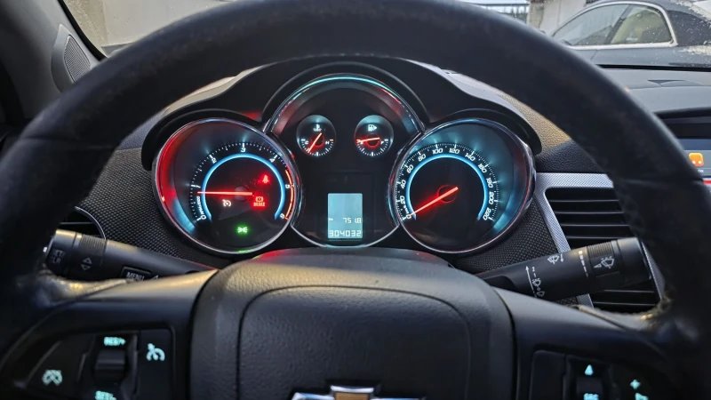 Chevrolet Cruze, снимка 4 - Автомобили и джипове - 53036856