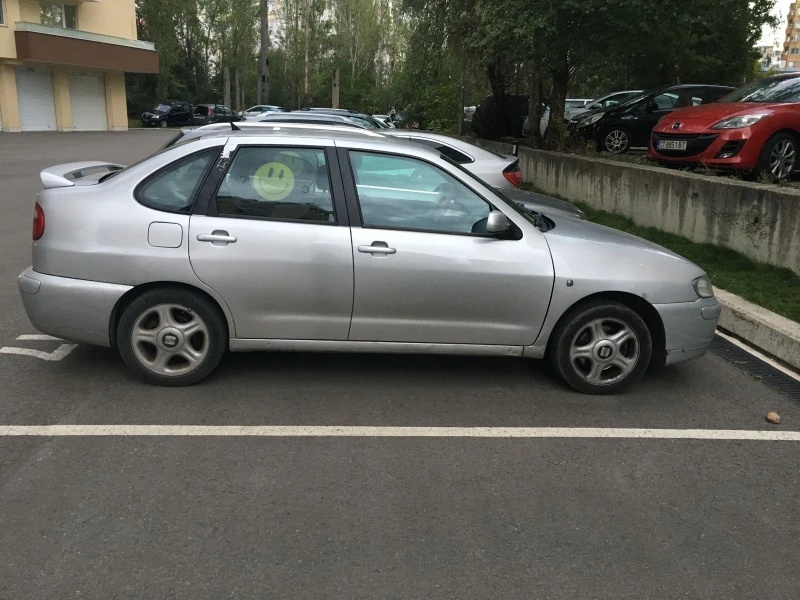 Seat Cordoba, снимка 13 - Автомобили и джипове - 53193425