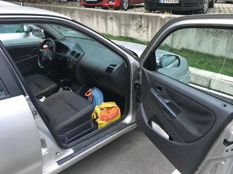 Seat Cordoba, снимка 8 - Автомобили и джипове - 53193425