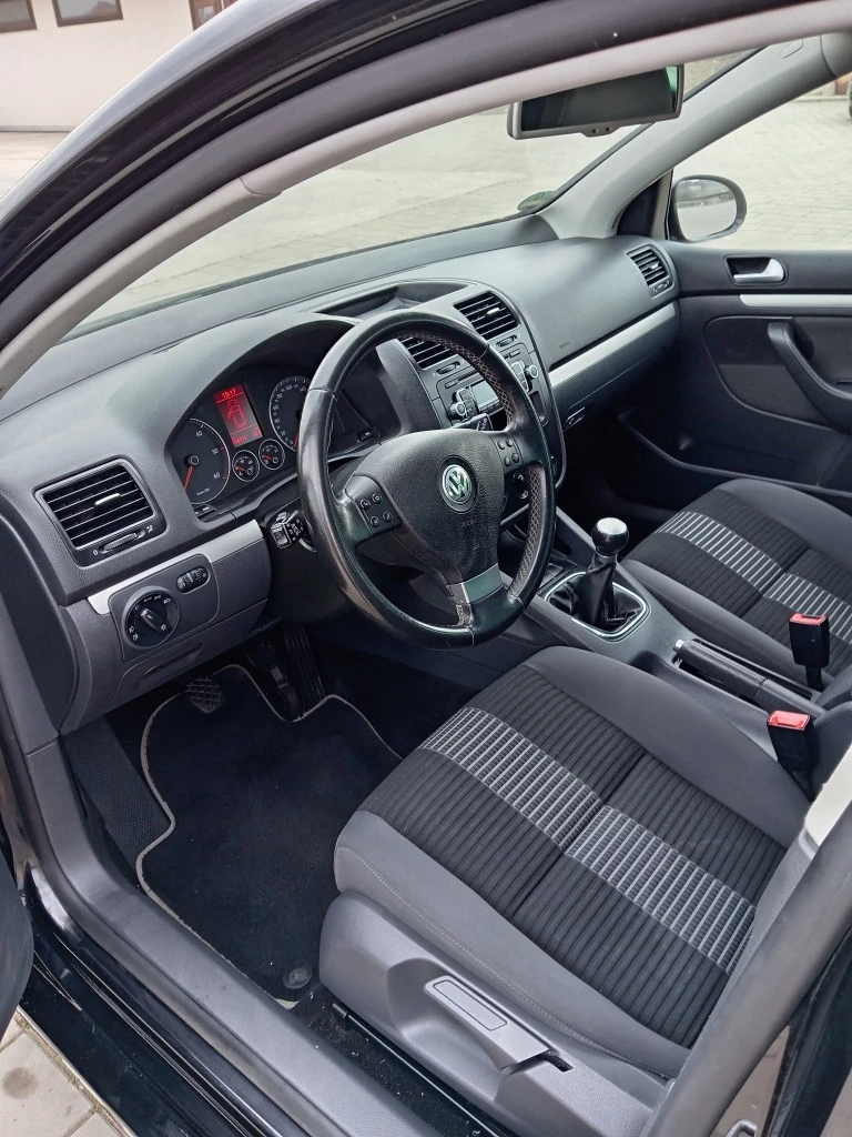 VW Golf 1.9 TDI 105.UNITED, снимка 8 - Автомобили и джипове - 54681139