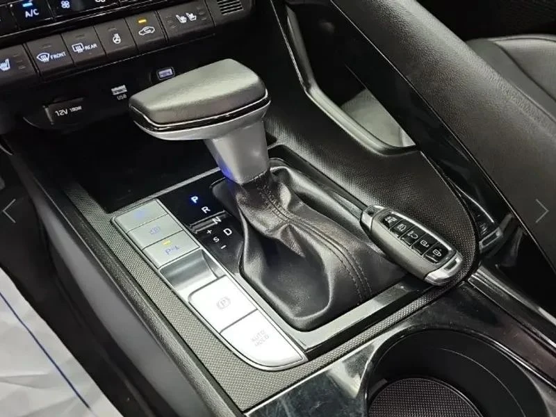 Hyundai Elantra, снимка 8 - Автомобили и джипове - 56724882