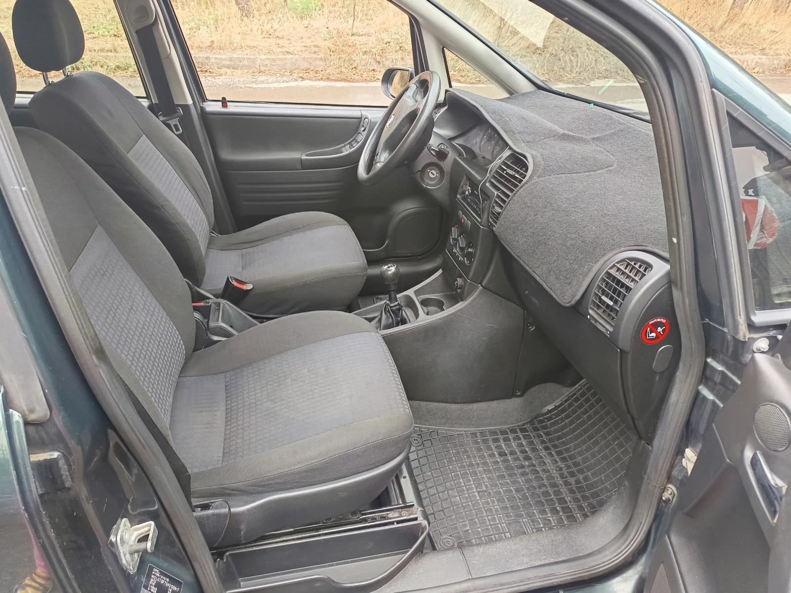 Opel Zafira 1, 6 16V 101кс - изображение 8