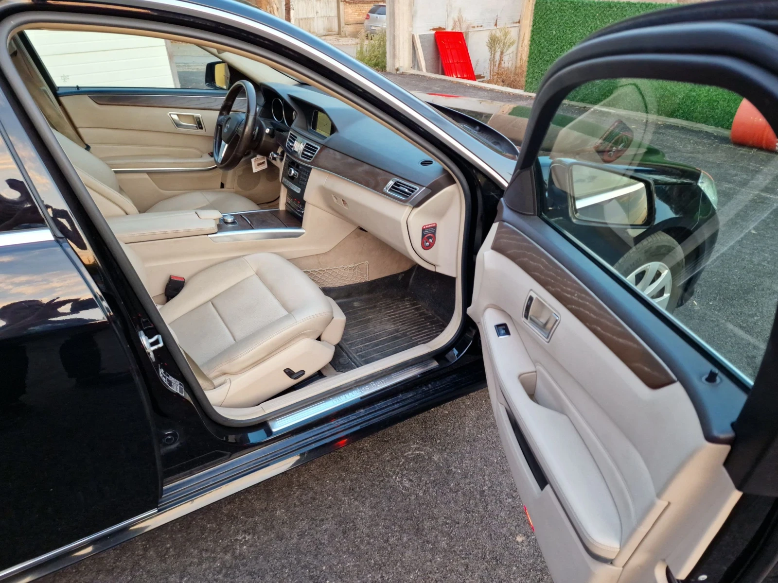 Mercedes-Benz E 200 2.0 Евро 6 Facelift Обслужена - изображение 9