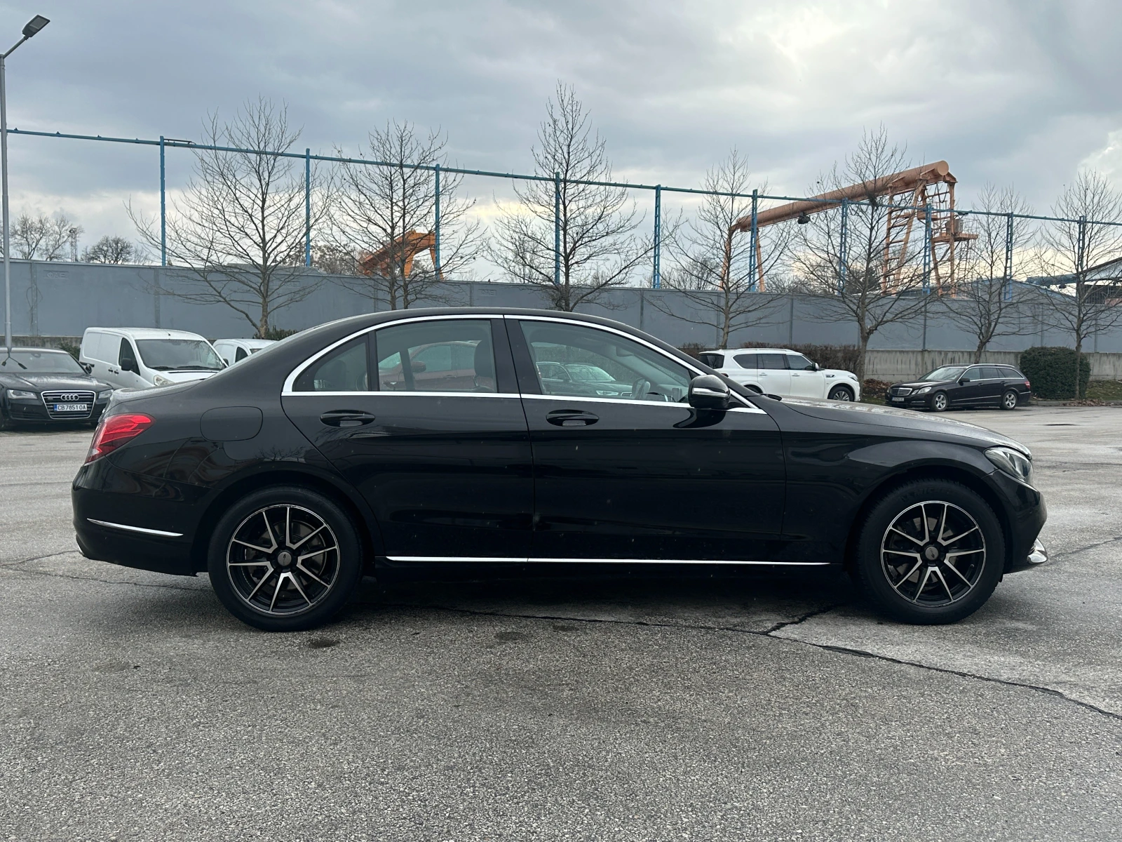 Mercedes-Benz E 220 Bluetec, снимка 5 - Автомобили и джипове - 53746531