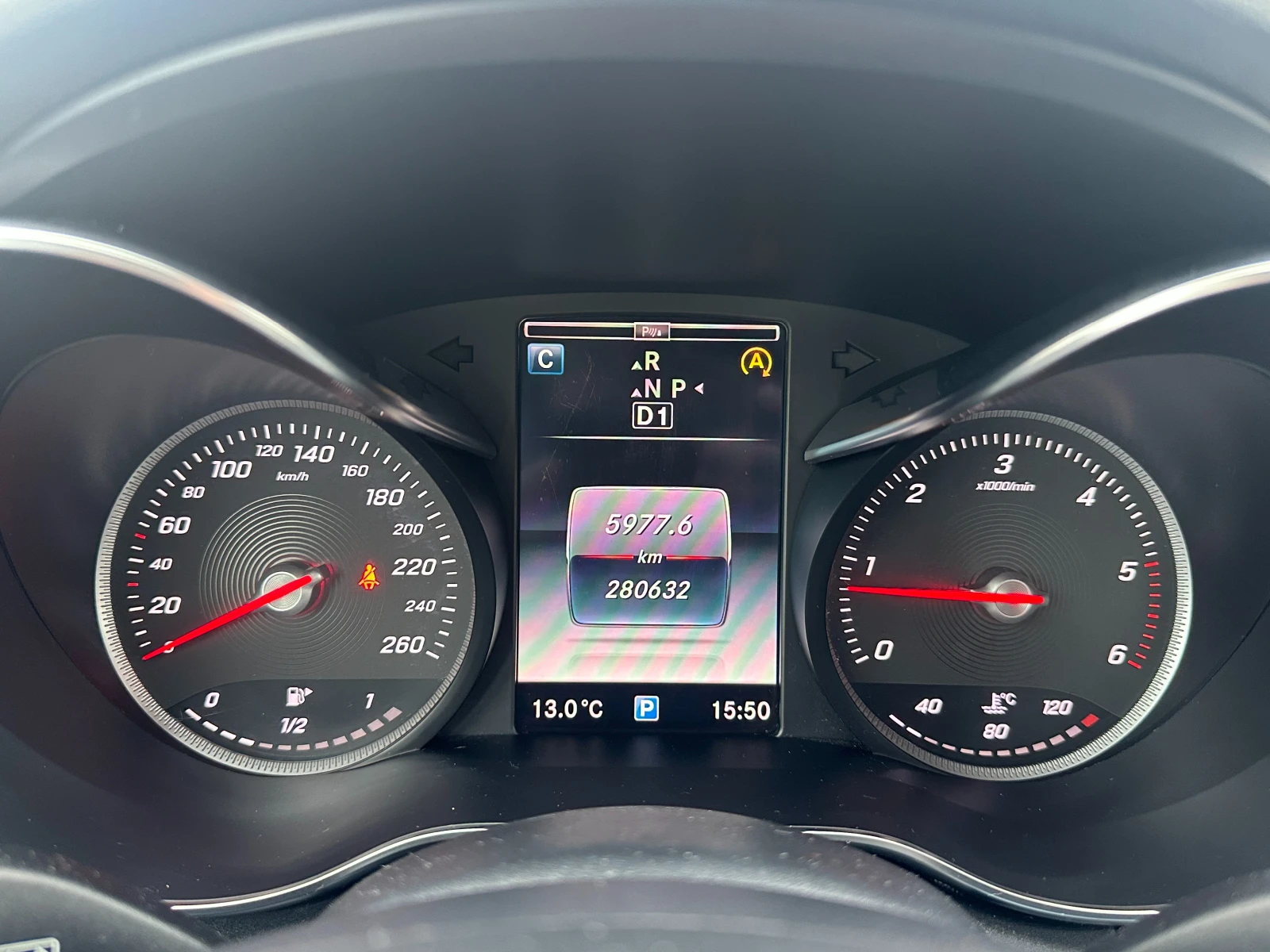 Mercedes-Benz E 220 Bluetec, снимка 13 - Автомобили и джипове - 53746531