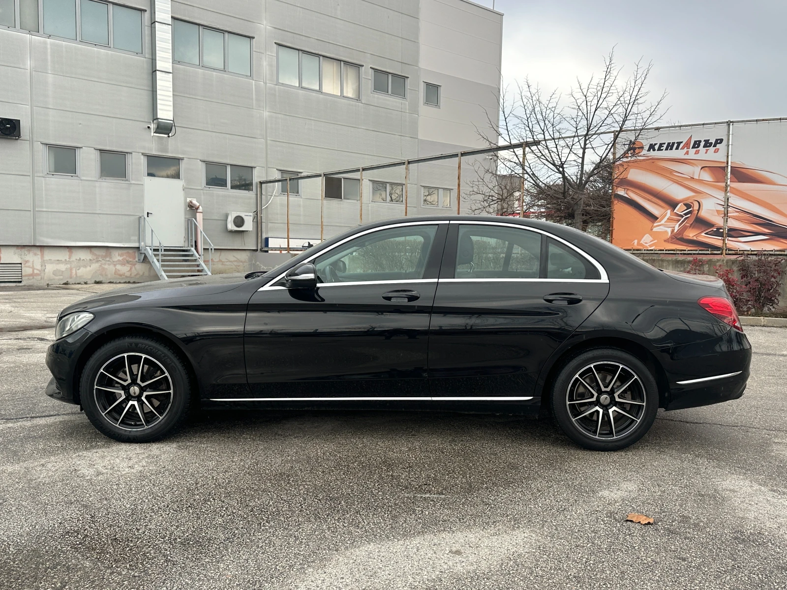 Mercedes-Benz E 220 Bluetec, снимка 2 - Автомобили и джипове - 53746531