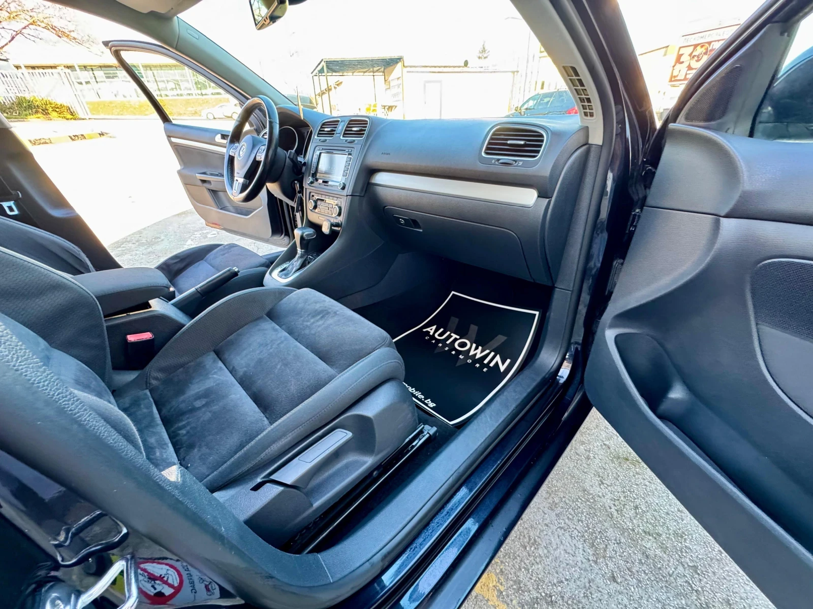 VW Golf 1.6 tdi 105 - DSG, снимка 11 - Автомобили и джипове - 53841332