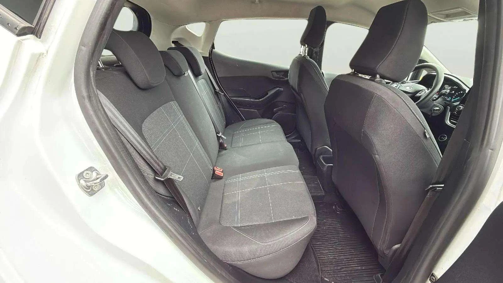 Ford Fiesta 1.1L, снимка 13 - Автомобили и джипове - 54108415