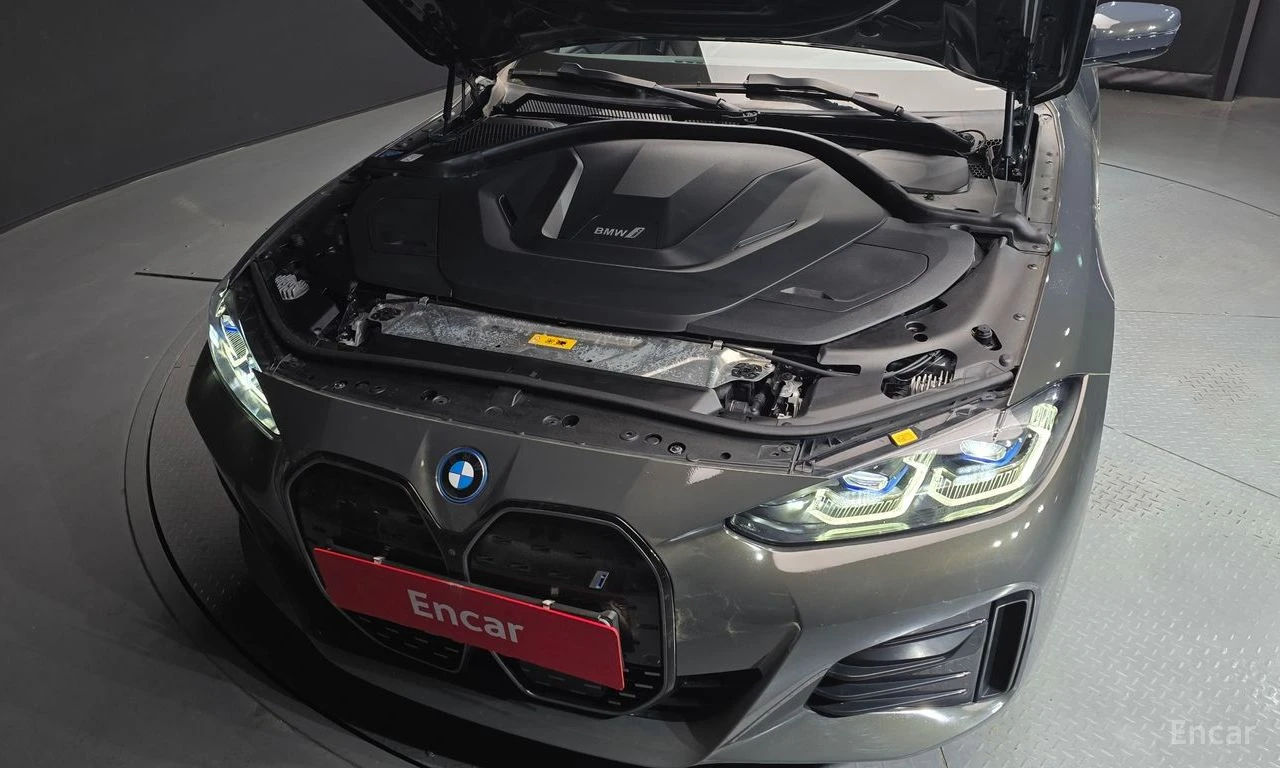 BMW i4 * eDrive40* M-SPORT PRO* ПОДГРЕВИ* ОБДУХВАНЕ* ПАНО, снимка 5 - Автомобили и джипове - 54467907