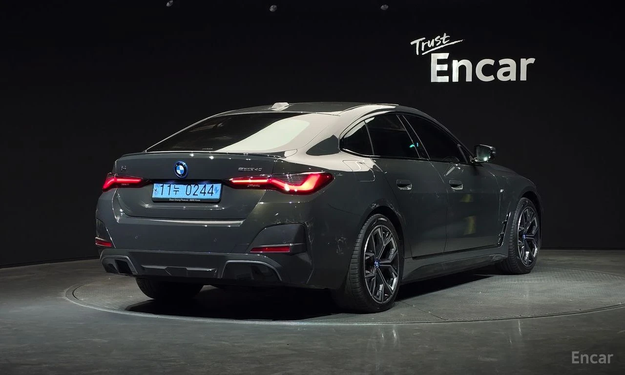 BMW i4 * eDrive40* M-SPORT PRO* ПОДГРЕВИ* ОБДУХВАНЕ* ПАНО, снимка 2 - Автомобили и джипове - 54467907