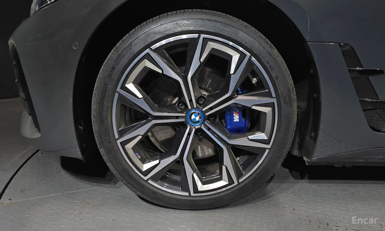 BMW i4 * eDrive40* M-SPORT PRO* ПОДГРЕВИ* ОБДУХВАНЕ* ПАНО, снимка 4 - Автомобили и джипове - 54467907