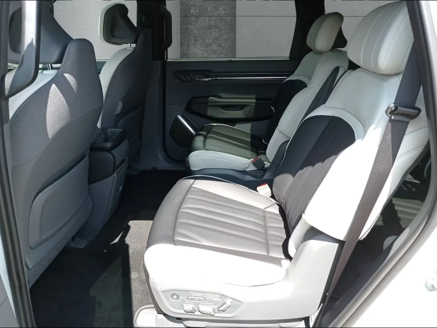 Kia EV9 GT-LINE 6s Launch Edition Relaxation (Capt Seats)  | Mobile.bg � ����������� 15