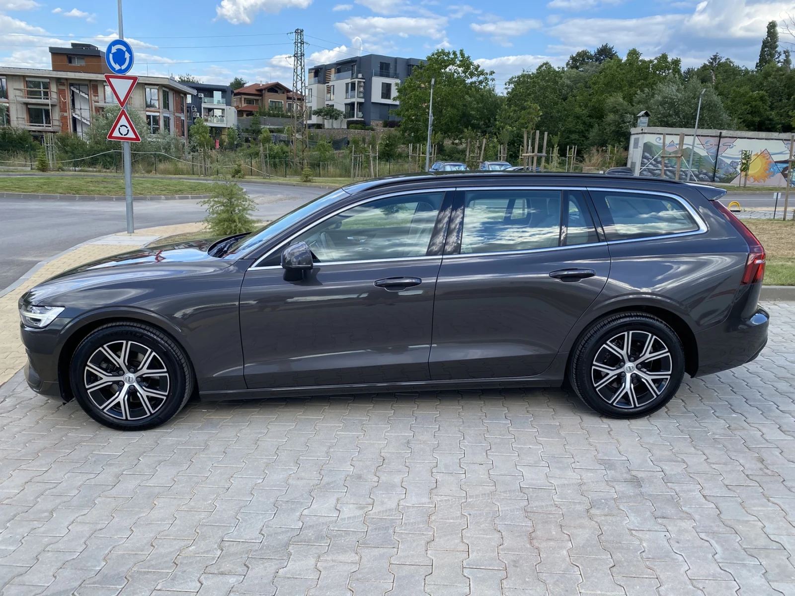 Volvo V60 B4 , снимка 8 - Автомобили и джипове - 54803663