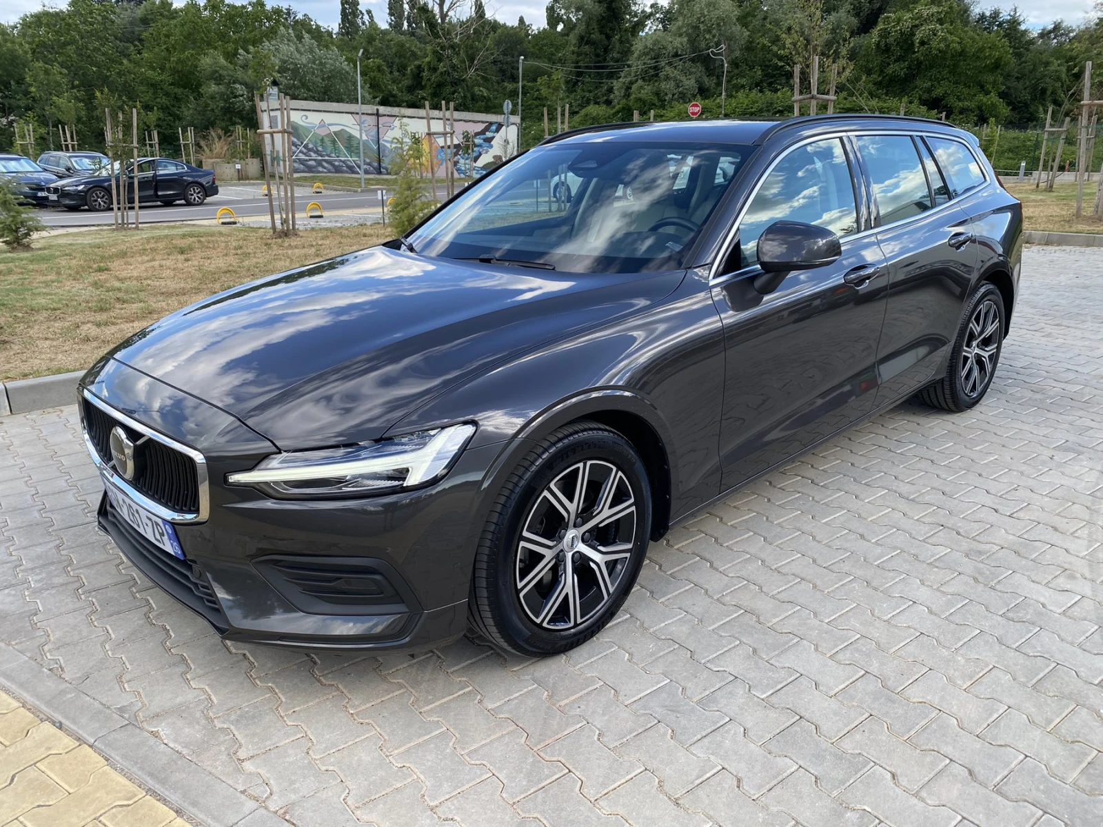 Volvo V60 B4 /MHEV/ Наличен