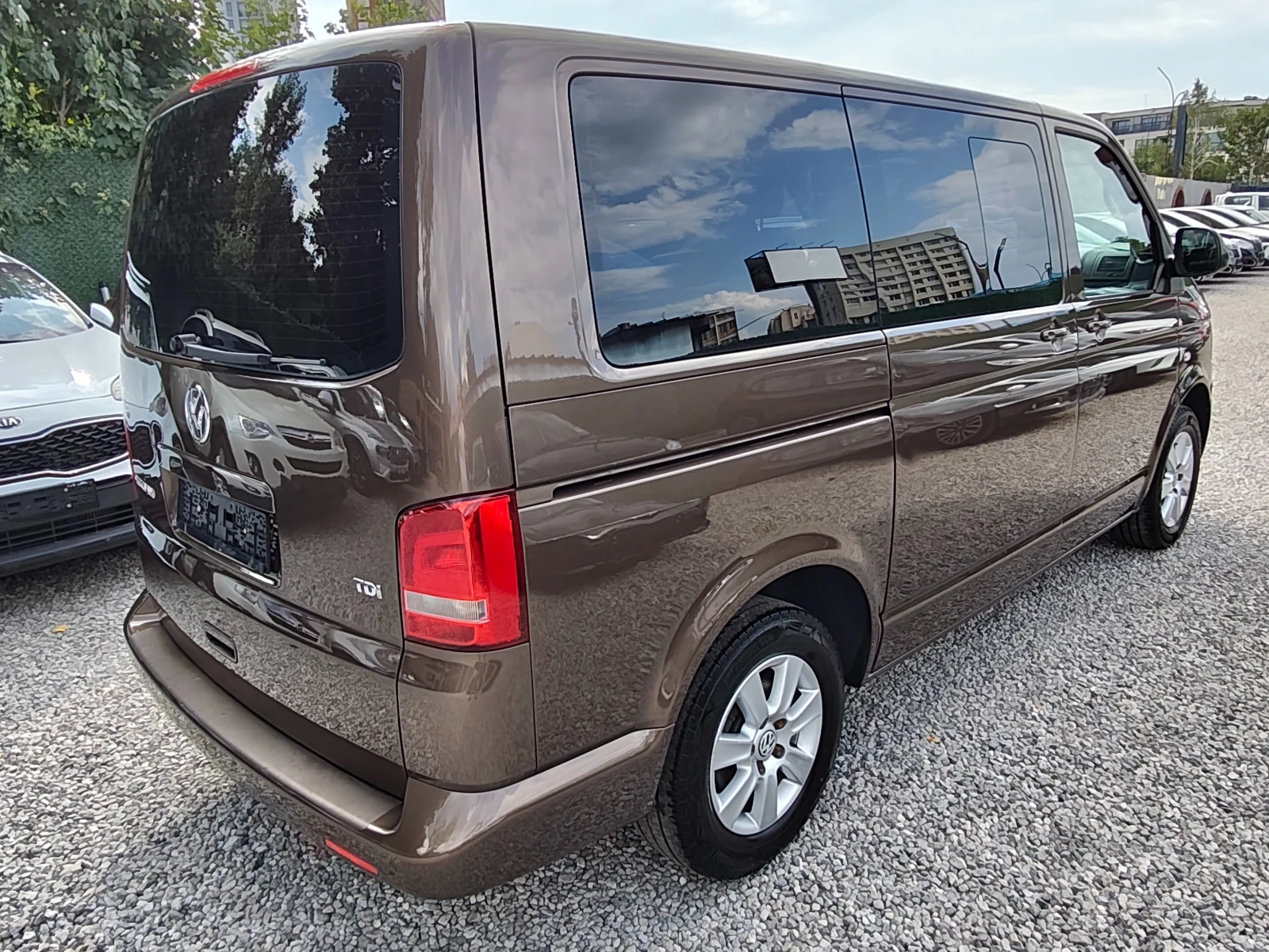 VW Multivan 188 хил.км !!! Нов внос ШВЕЙЦАРИЯ !!!, снимка 4 - Автомобили и джипове - 55615099