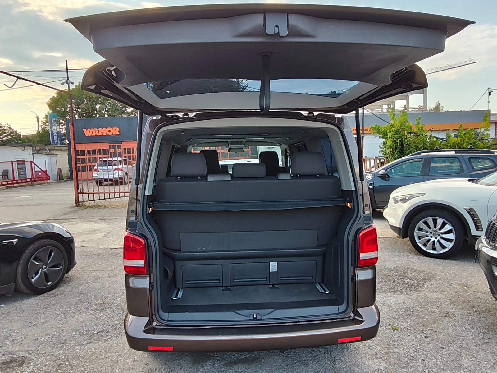 VW Multivan 188 хил.км !!! Нов внос ШВЕЙЦАРИЯ !!!, снимка 6 - Автомобили и джипове - 55615099
