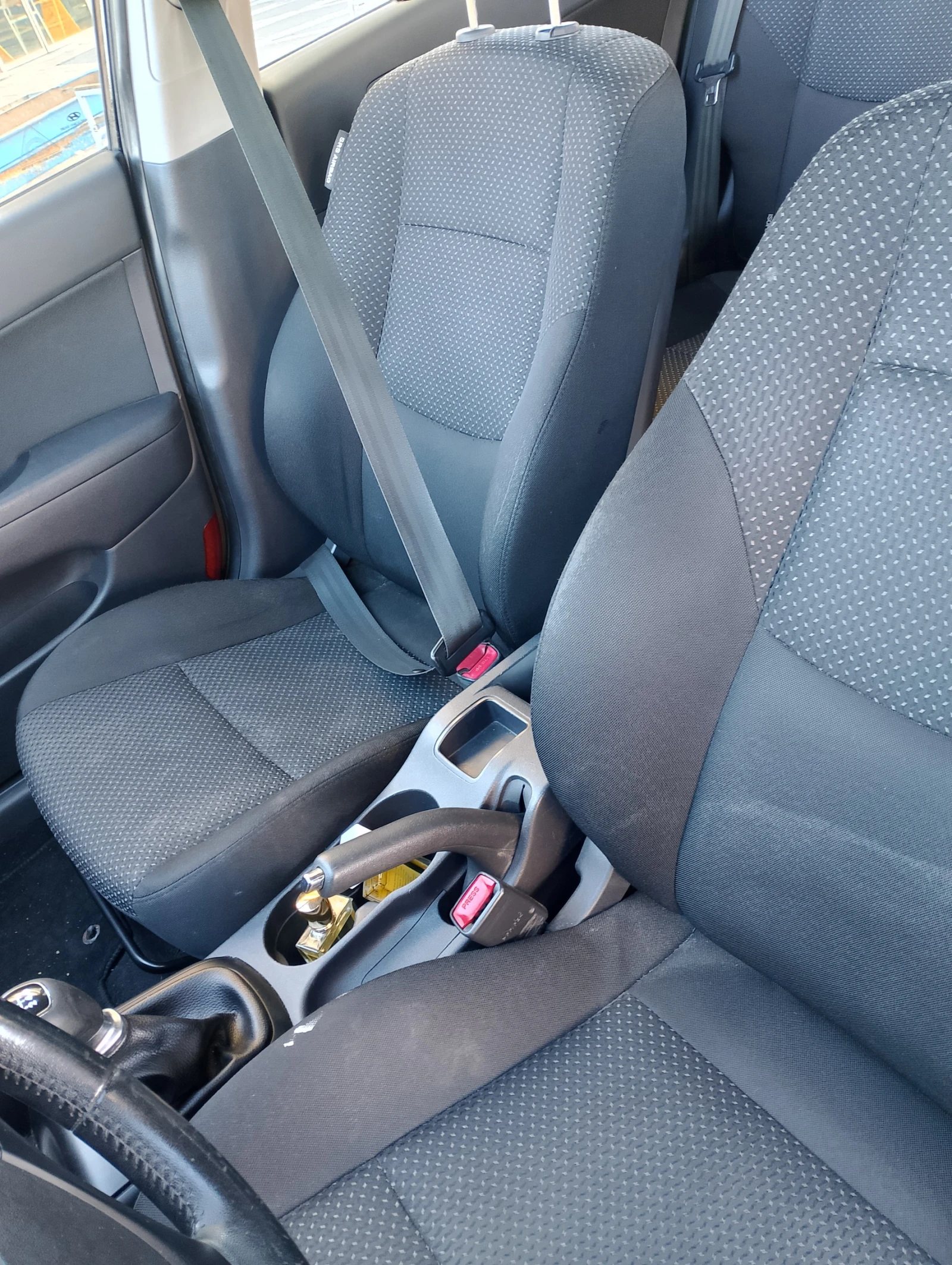 Hyundai I30 CRDI, снимка 14 - Автомобили и джипове - 56530416