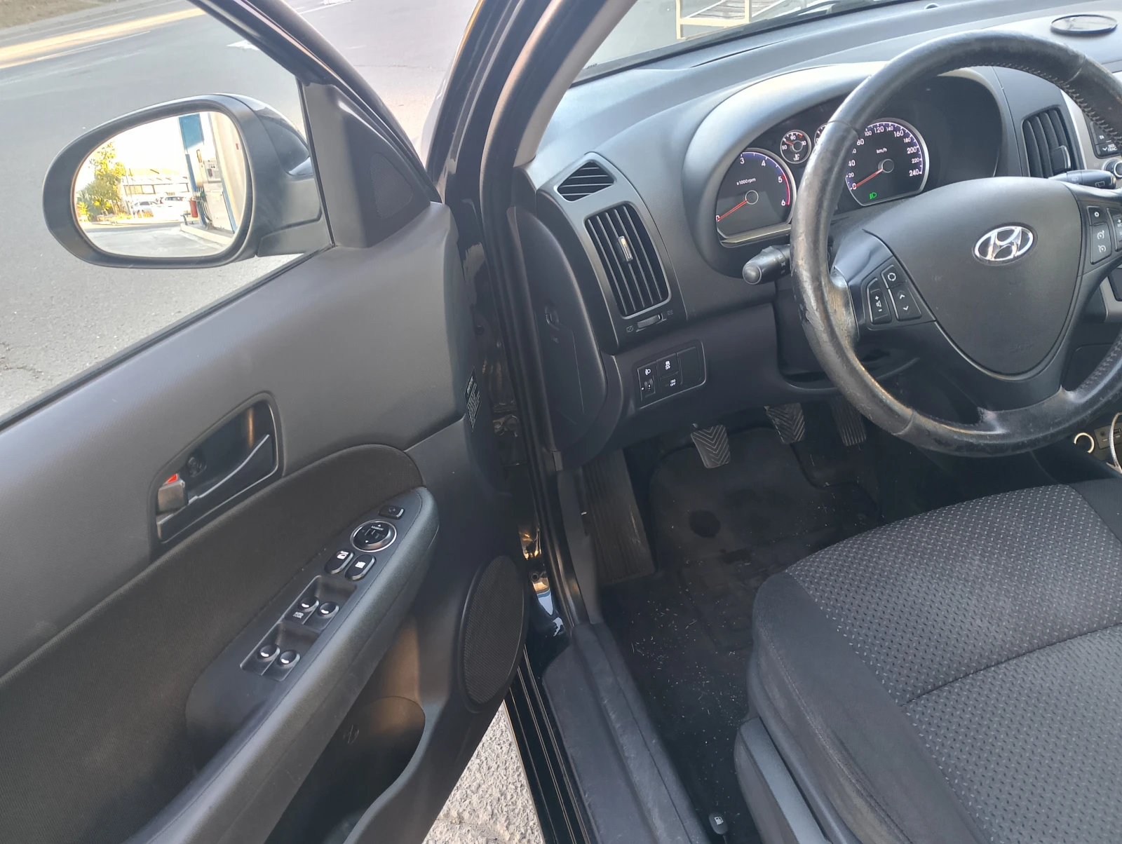 Hyundai I30 CRDI, снимка 12 - Автомобили и джипове - 56530416