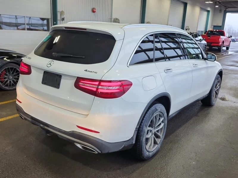 Mercedes-Benz GLC 2019 4MATIC 300 * CARFAX * БЕЗ ПЪРВОНАЧАЛНА ВНОСКА, снимка 3 - Автомобили и джипове - 53095105