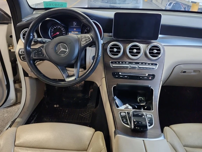 Mercedes-Benz GLC 2019 4MATIC 300 * CARFAX * БЕЗ ПЪРВОНАЧАЛНА ВНОСКА, снимка 12 - Автомобили и джипове - 53095105