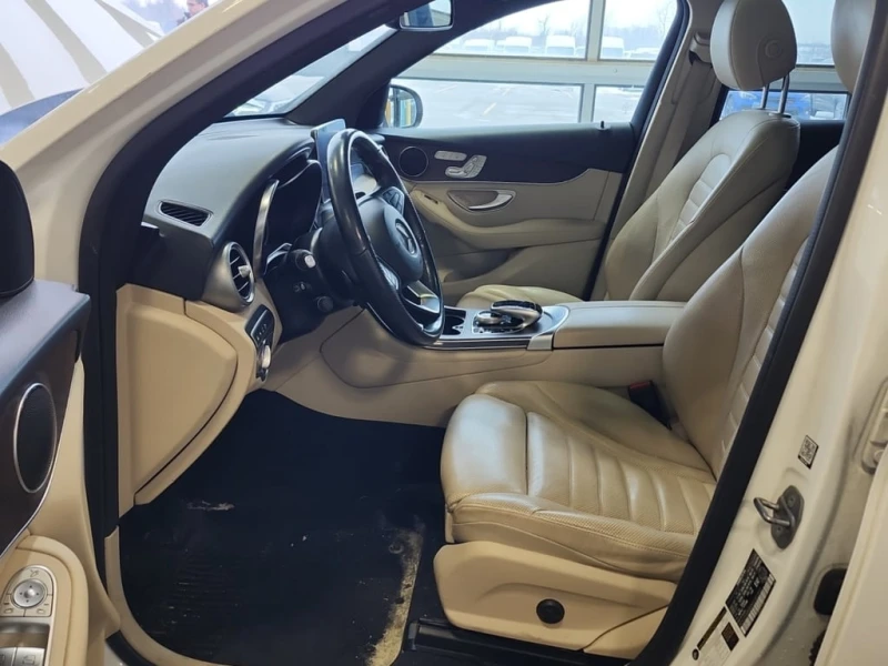 Mercedes-Benz GLC 2019 4MATIC 300 * CARFAX * БЕЗ ПЪРВОНАЧАЛНА ВНОСКА, снимка 8 - Автомобили и джипове - 53095105