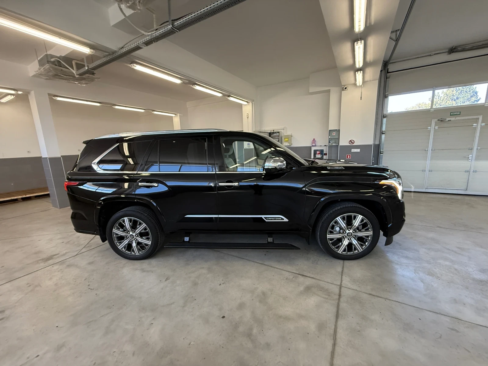 Toyota Sequoia  - изображение 4