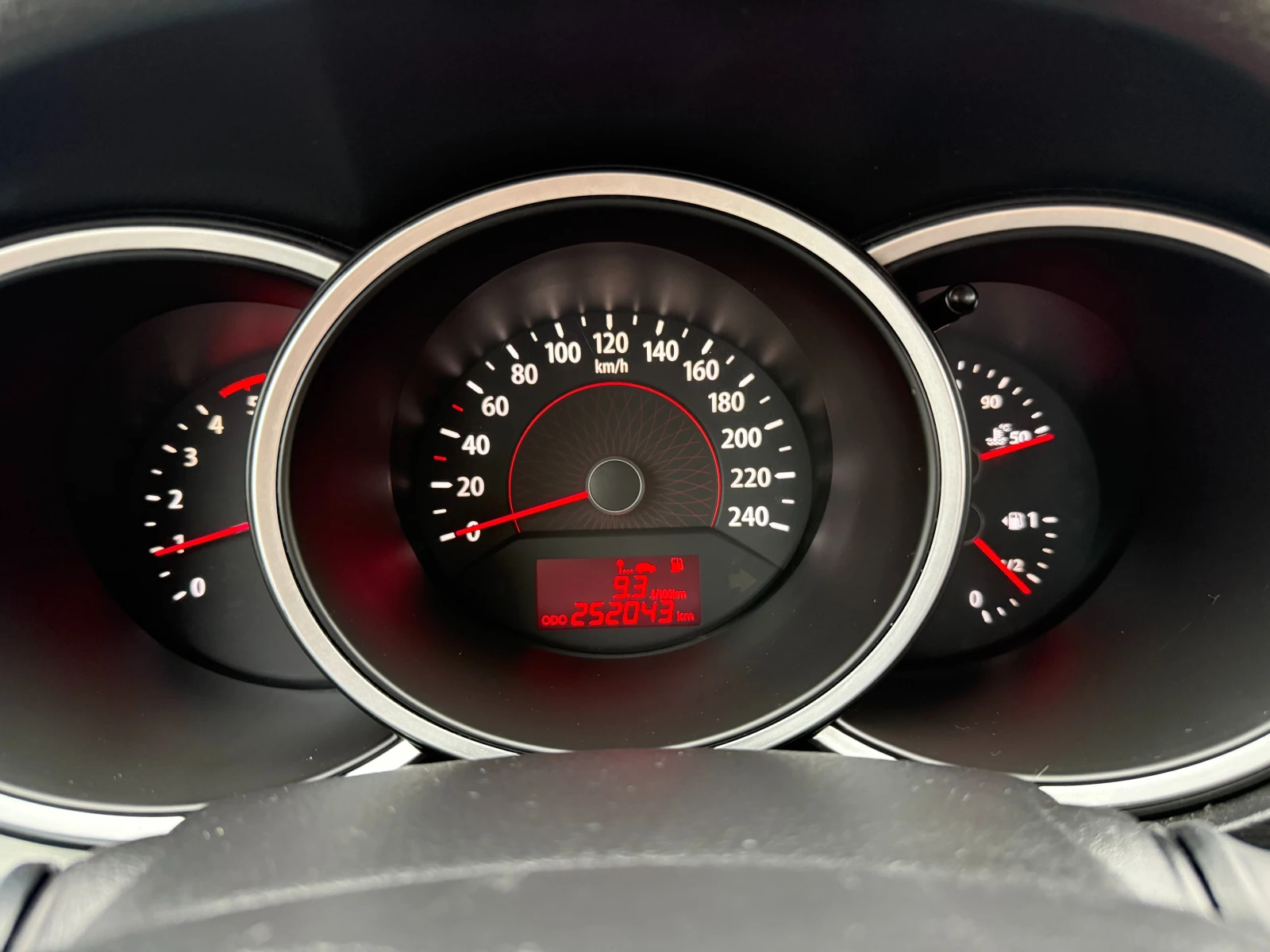 Kia Sorento  6 /2.2d 197 ..  | Mobile.bg   14