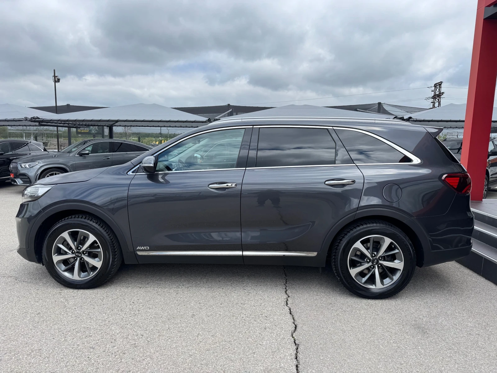Kia Sorento 2.2D-4X4-KEYLESS-CAMERA-ПАНОРАМА, снимка 3 - Автомобили и джипове - 54611109